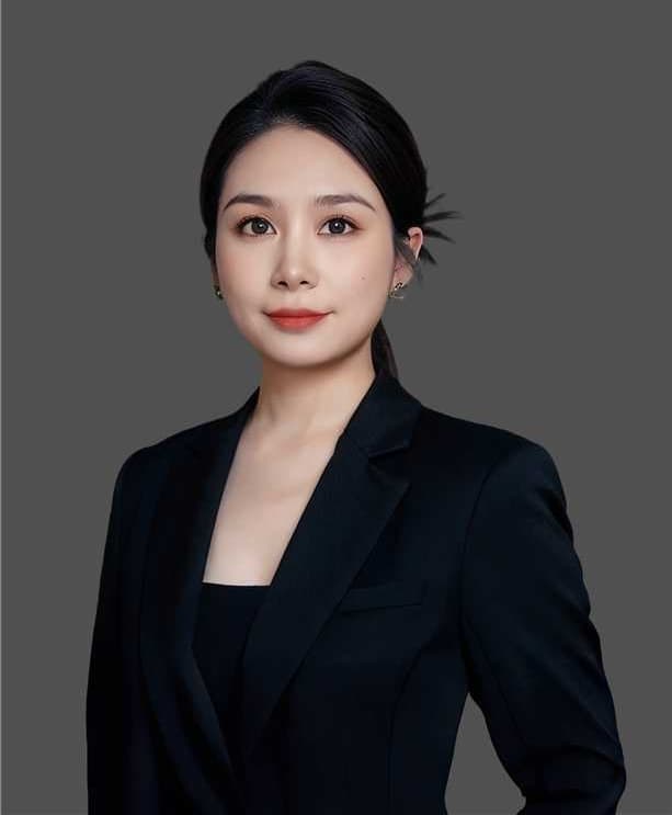 Portrait of Jennie Huang, Senior Family Law Solicitor